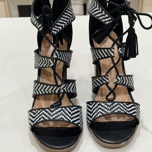 Indigo Rd. Black and white tweed lace up, block heel 3.75, 10 m, new